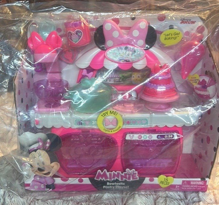 Disney Minnie Mouse Bowtastic pastry play set. New