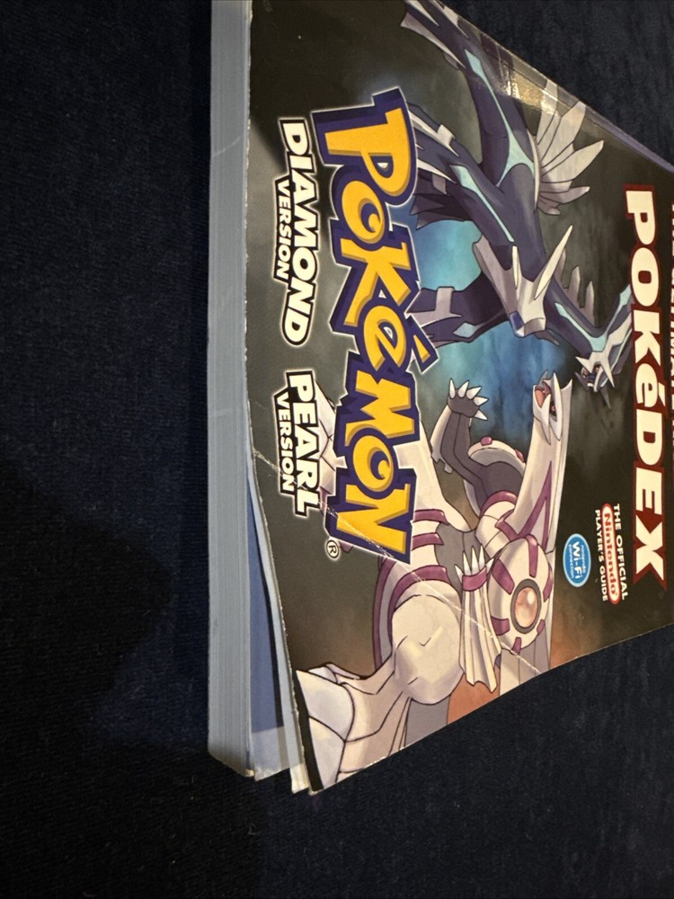 Pokemon Diamond & Pearl strategy guide With Poster Attached