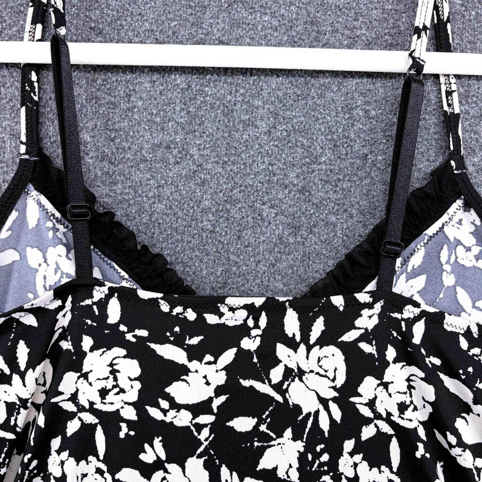 Marilyn Monroe Intimates XL Floral Lace Trim Cami Top Black