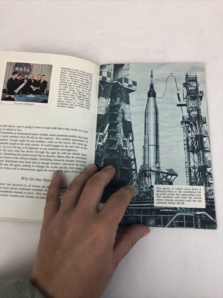 Vintage Science Service MAN IN SPACE Science Program 1971 Paperback Astronaut