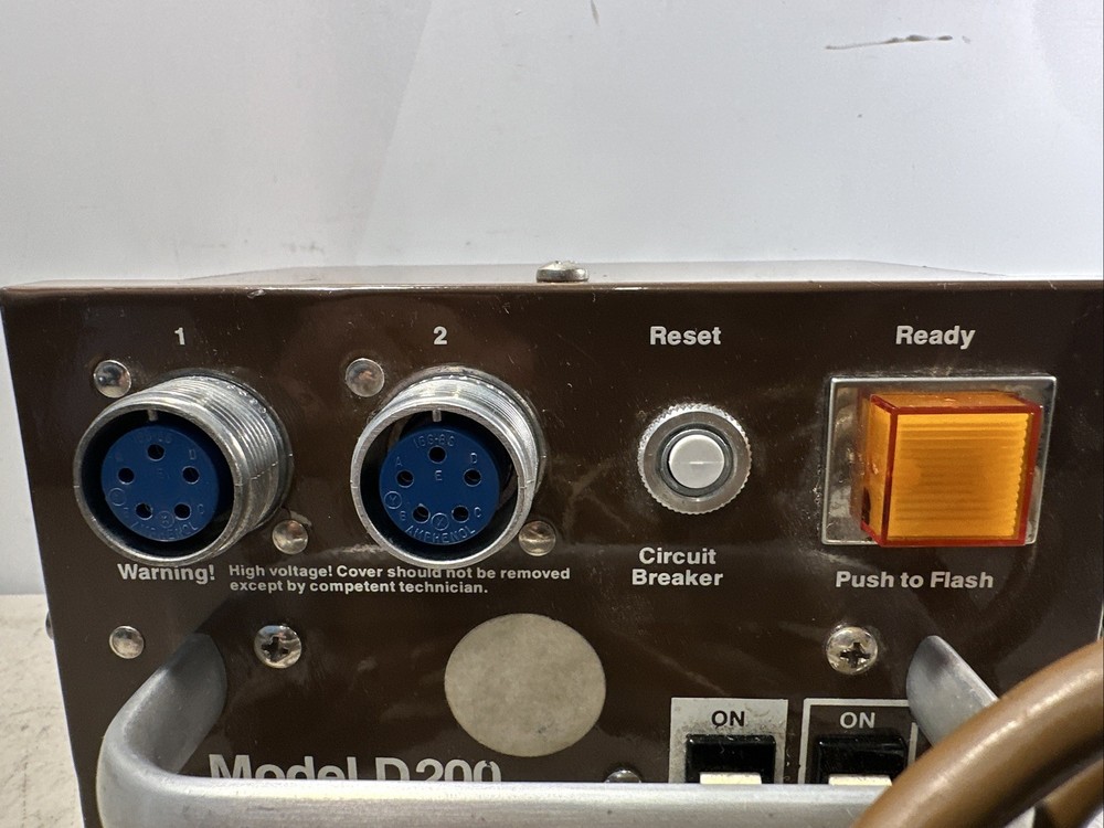 Speedotron Model D200 Power Supply Pack