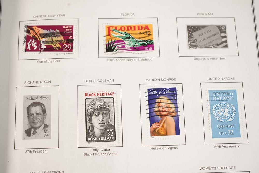 US 1990s-2000s COLLECTION OF 450+ STAMPS MINT & UESD STORED IN HARRIS ALBUM