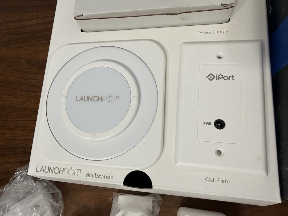 iPort LaunchPort WallStation White 70142 - New Open Box