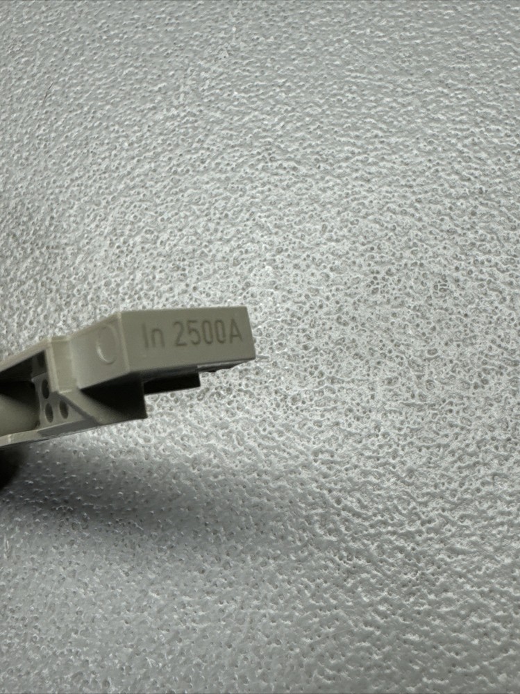 SCHNEIDER ELECTRIC 33983 SENSOR PLUG IN 2500A