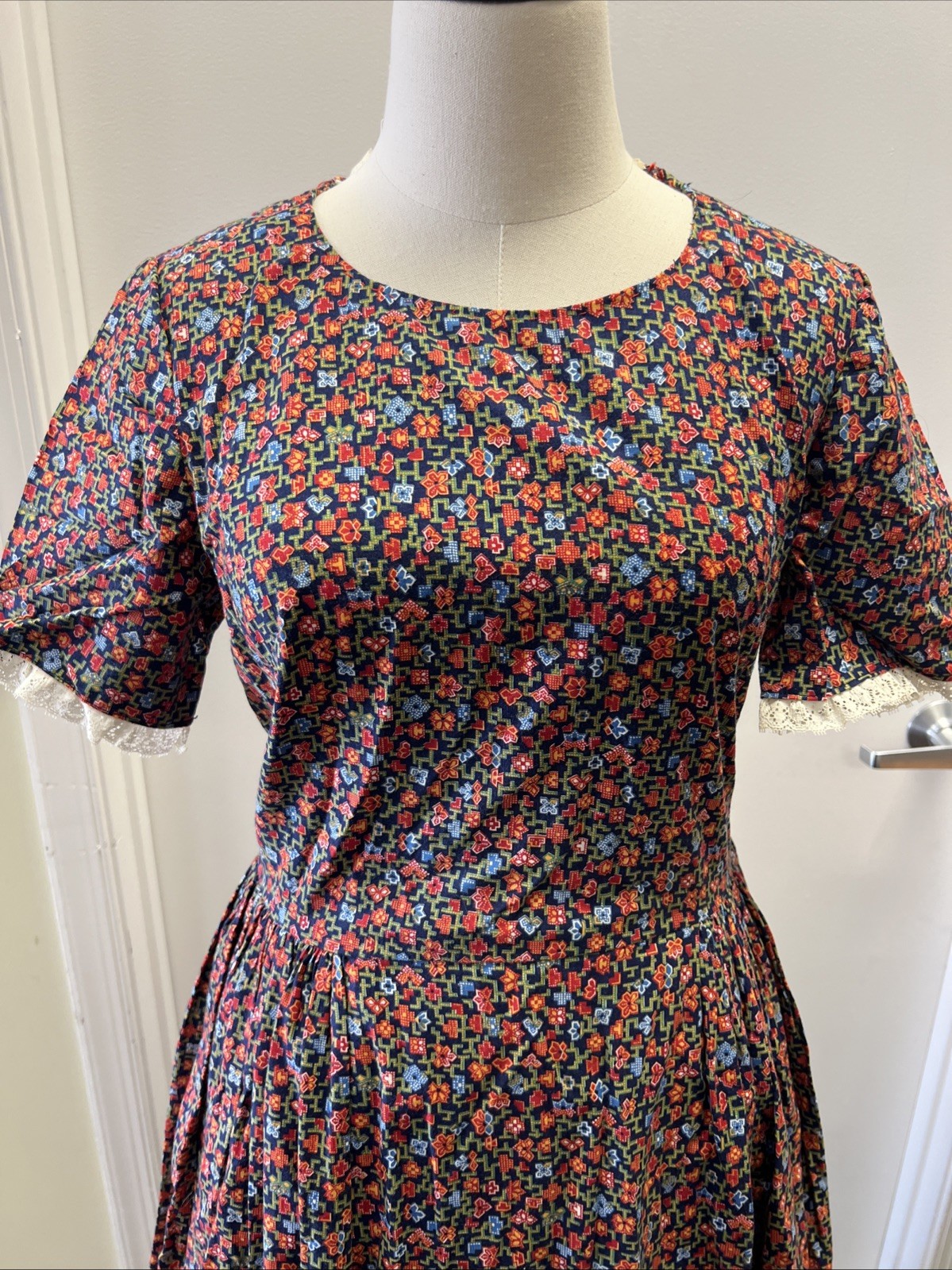 1-Pc 19th century era Woman's Multi Colored Floral Pattern Day Dress - SZ S