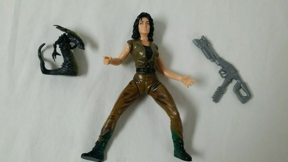 ALIEN RESURRECTION Newborn Alien And Ripley Both with Box