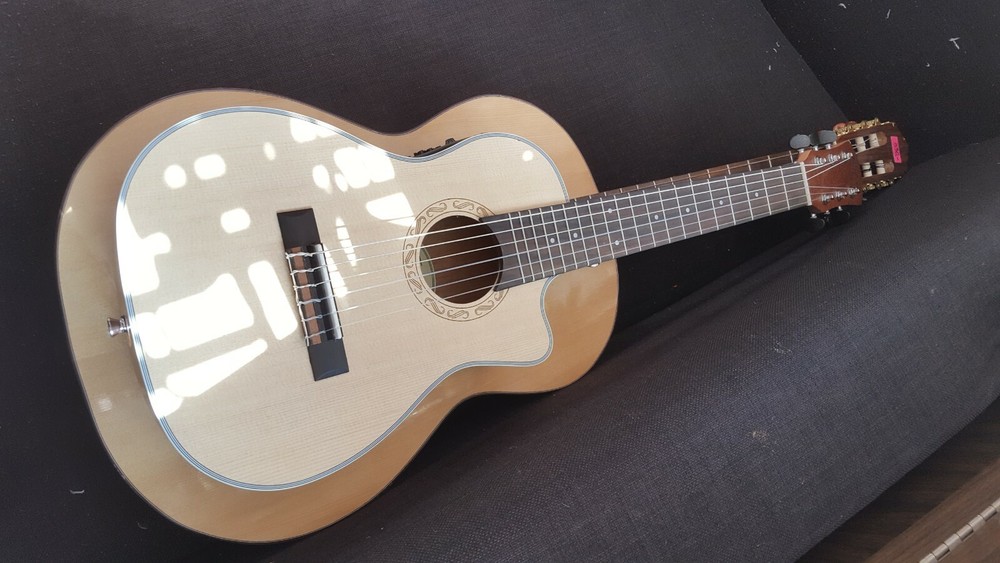 Guitalele 30" w/ 4Band EQ and Cutaway Spruce Solid top