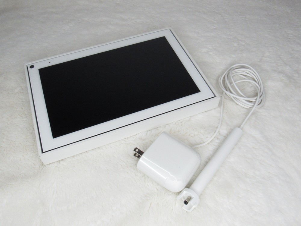 Facebook Portal Smart Video Calling and Digital Frame Touch Screen 10" - READ !!