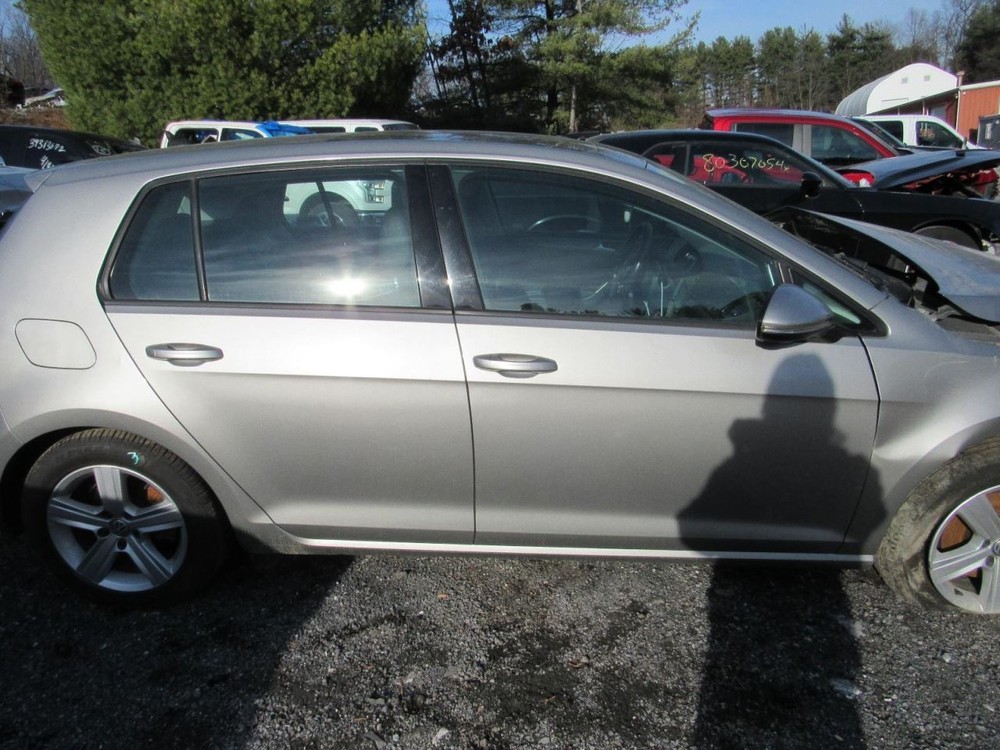 GOLF 2017 Glove Box 1017546