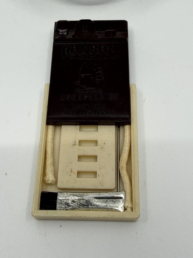 Ronson Plastikit Bakelite Flint Kit With Accessories Inside