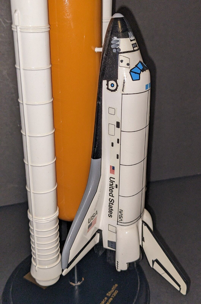 1992 NASA Full Stack Space Shuttle Endeavour Desktop Model 1/200 Employee Award