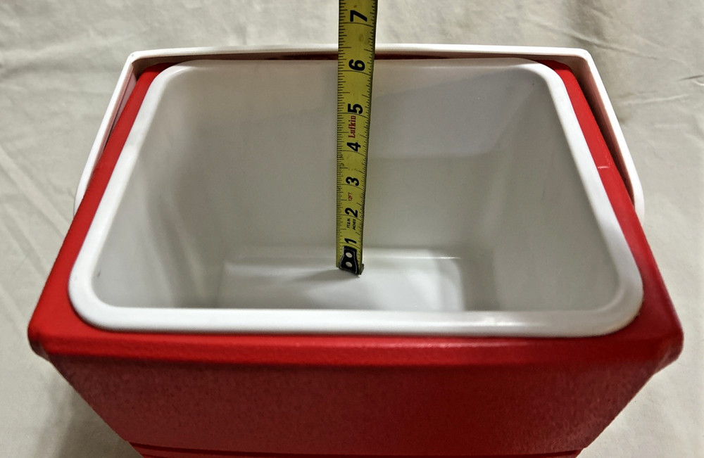 IGLOO Playmate Mini Red 4 qt. Hard Cooler - Red/White