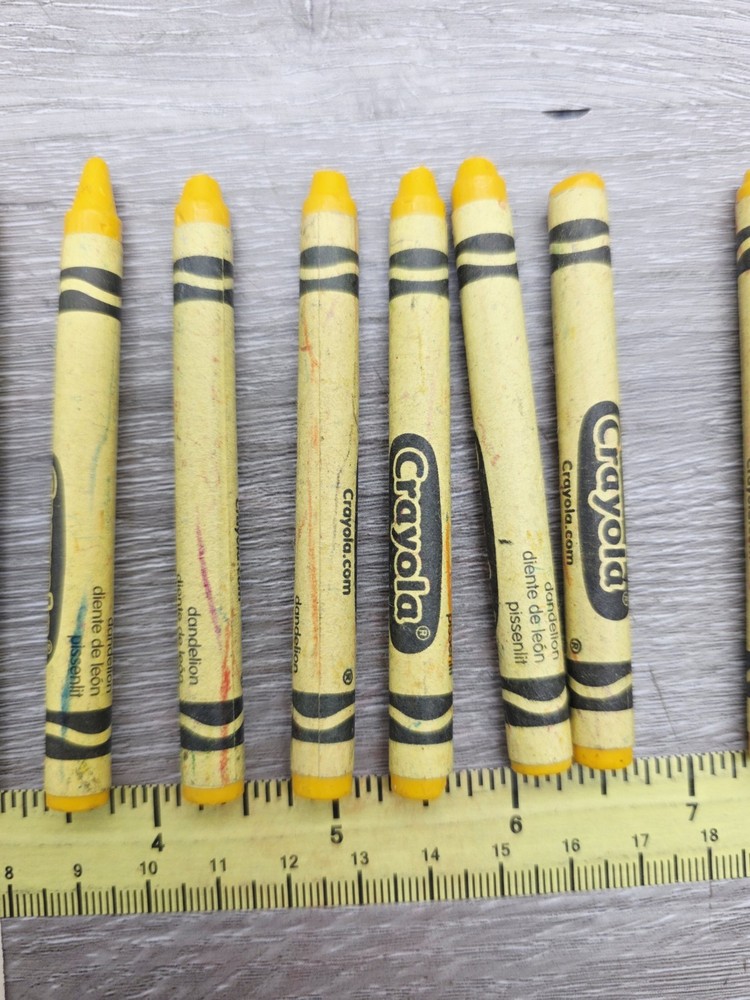 12 Count Crayola Crayons Yellow Dandelion