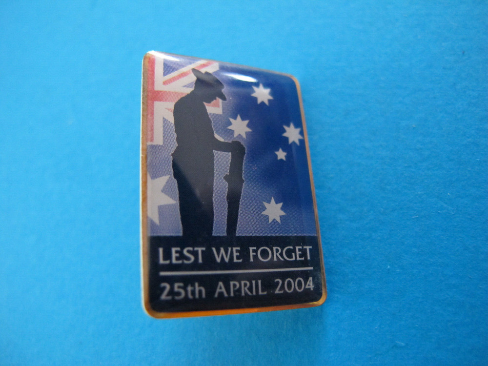 Lest We Forget 25th April 2004 Anzac Day Badge