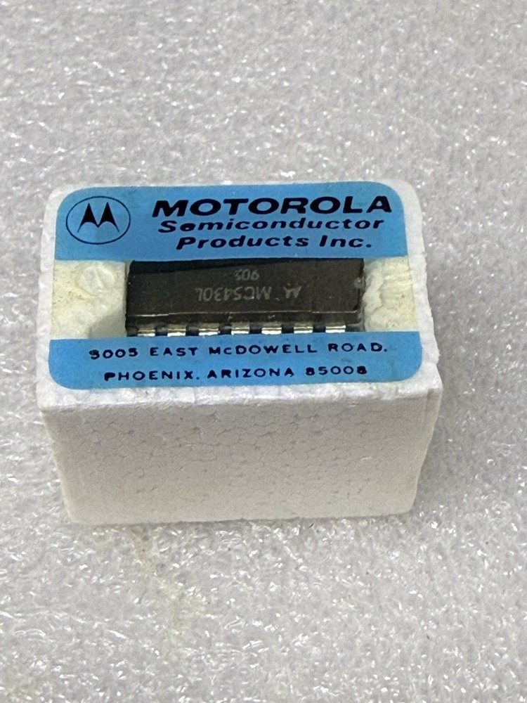 MC5430L  Motorola.  IC. NEW SEALED