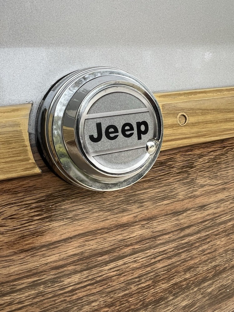 Grand Wagoneer Silver Tailgate Key Cover Decal 86-91 Pivot Notch At 4 O’clock