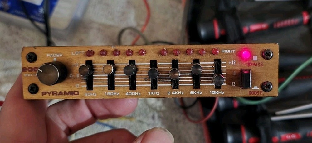 Pyramid Phase III SE403 VL-LED Integrated 200W Amplifier Equalizer Booster
