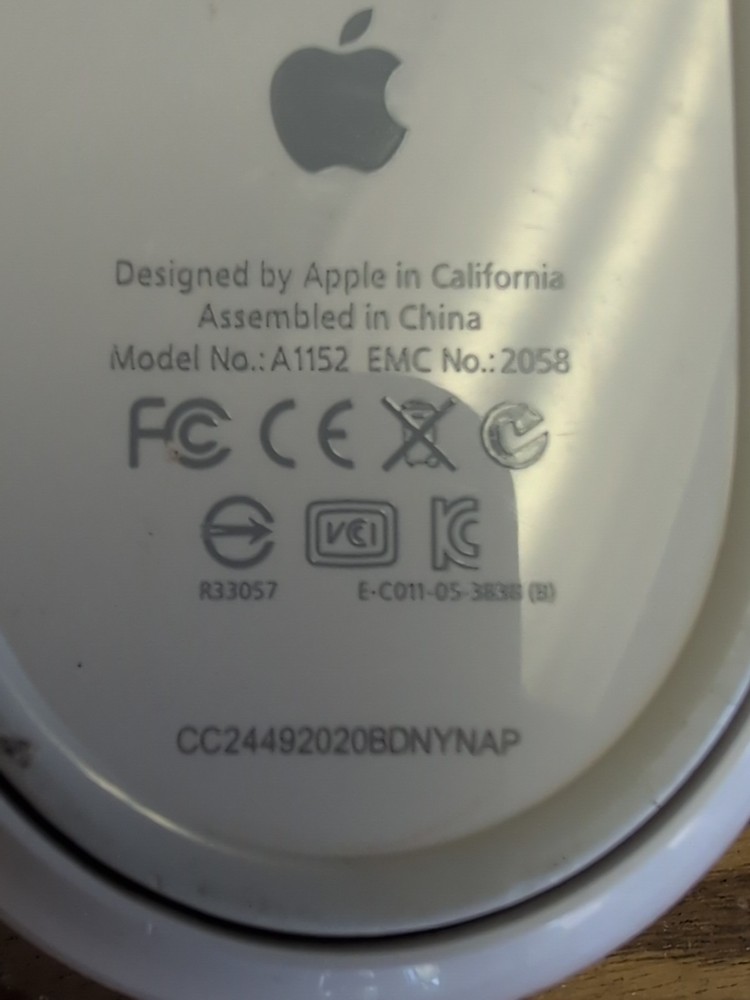 Apple Wired USB Keyboard & Mouse Bundle White QWERTY Plug & Play A1152 A1243