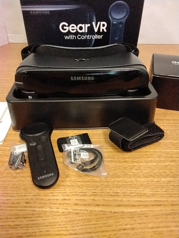 Same Day Samsung Gear VR Headset With Controller Oculus SM-R324NZAAXAR