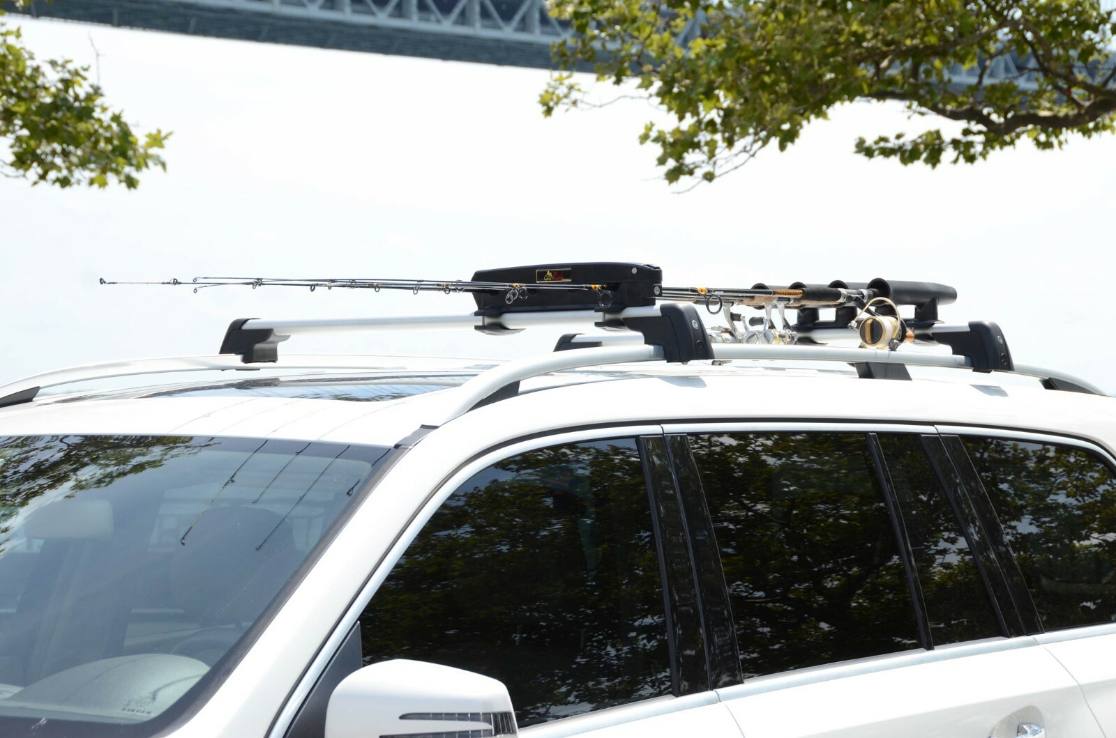 Low Profile Car / SUV Roof Rack Fishing Rod Transportation System 4 Rod Carrier