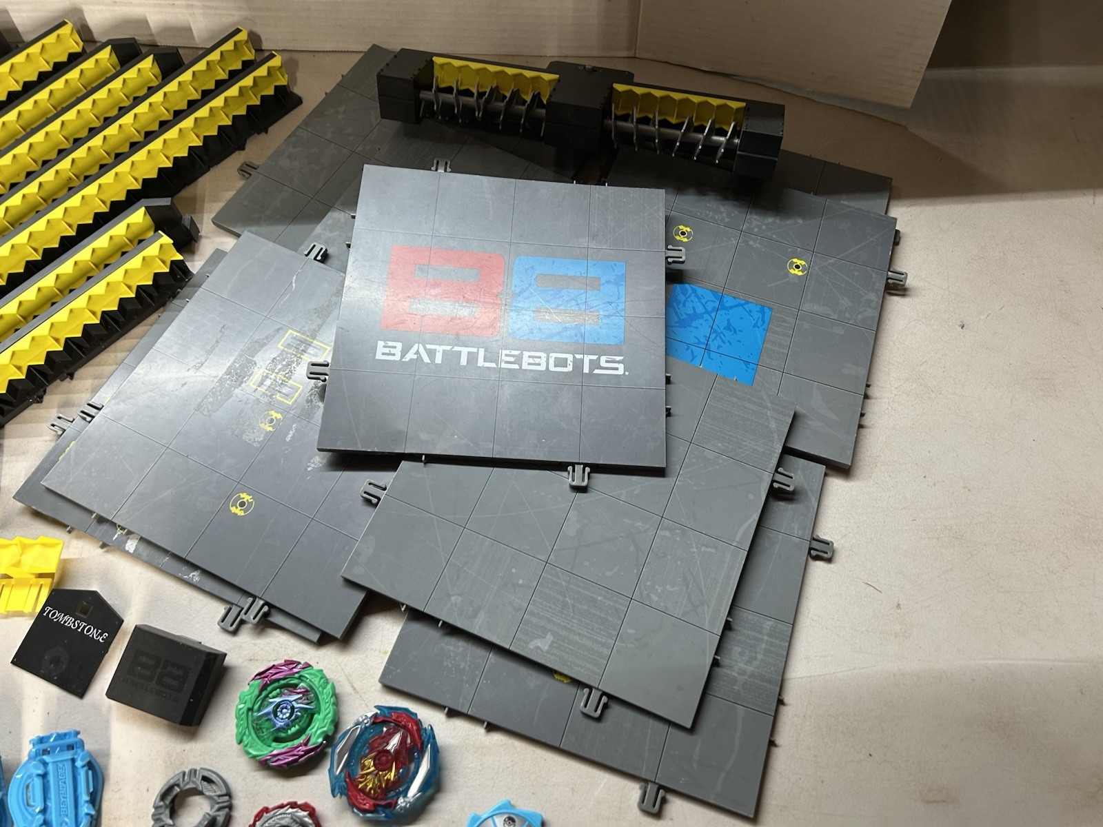 BattleBots Arena MAX Hexbug - Parts And Pieces