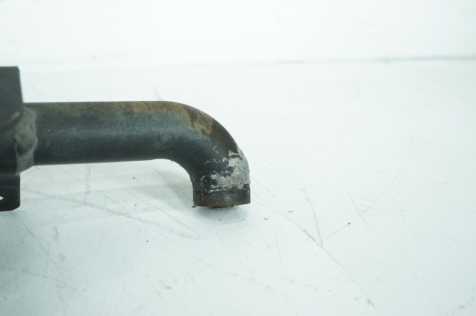 09 Harley Sportster XL1200C OEM Exhaust Muffler Interconnect Bracket Support Bar