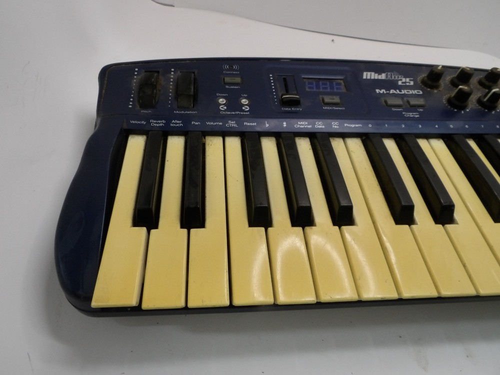 M-AUDIO MID Air 25 Controller Keyboard UNTESTED AND DIRTY