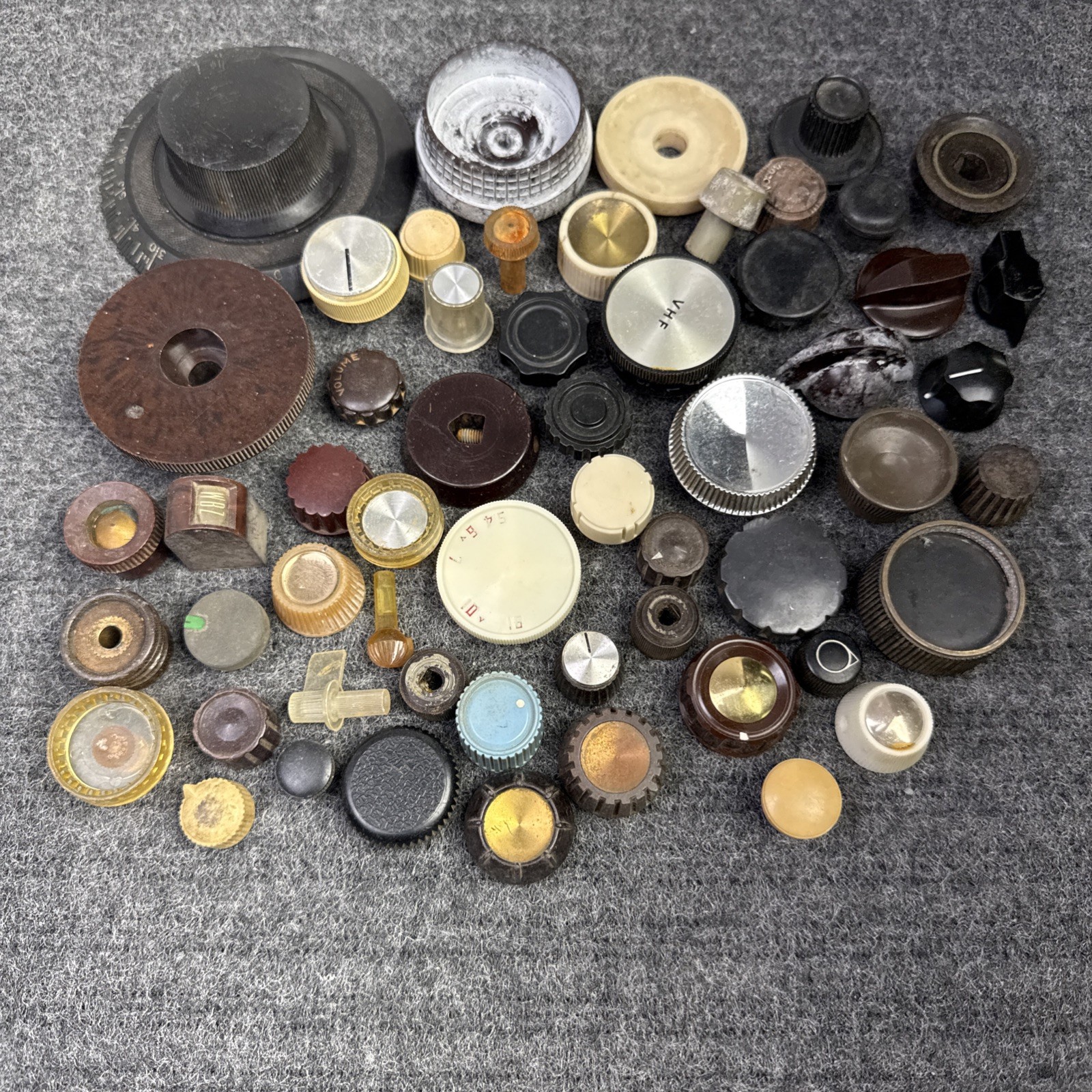 50+ Vintage Radio / TV / Equipment Knobs Used Midcentury Plastic Bakelite LOT