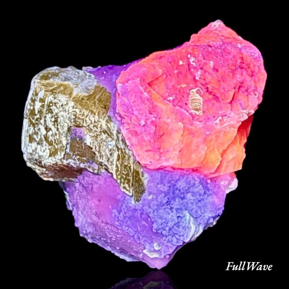 212 Gram Fluorescent Phosphorescent Tenebrescent Hackmanite With Phlogopite
