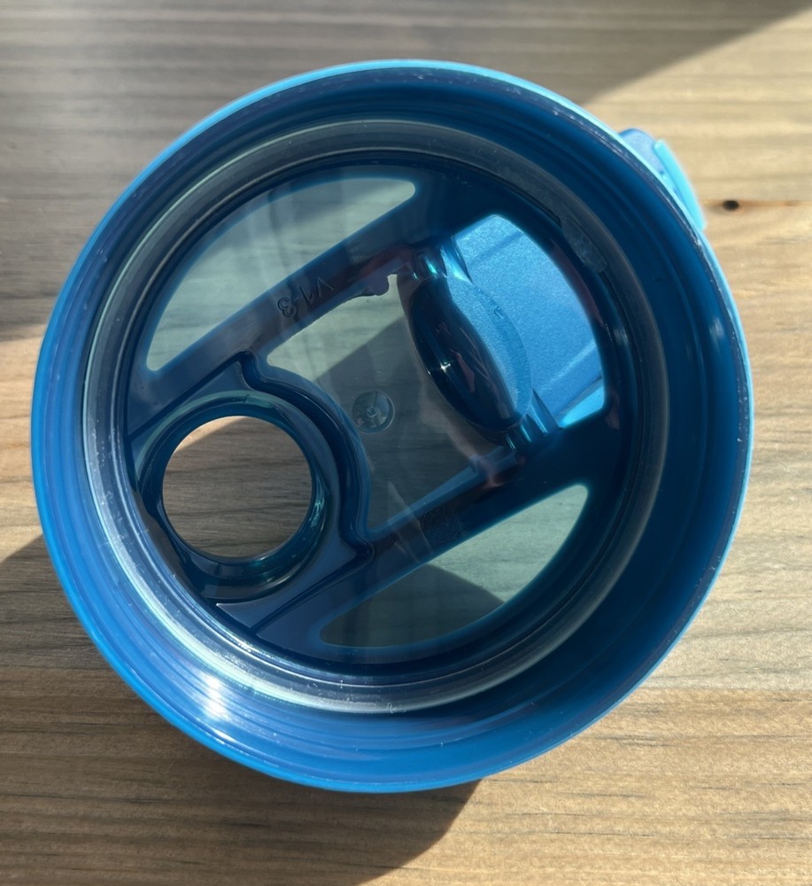 Blender Bottle Shaker Bottle With Lock NEW Blue Loop Top Push Button Mixer