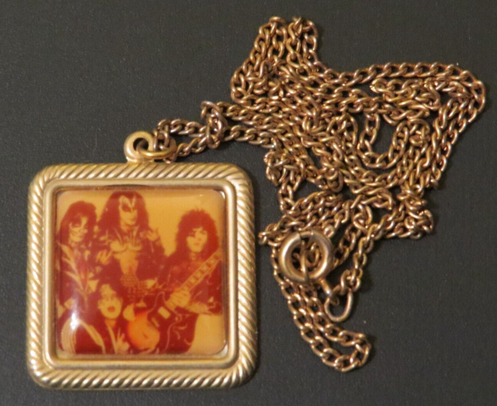 KISS OFFICIAL GROUP NECKLACE AUCOIN 1978