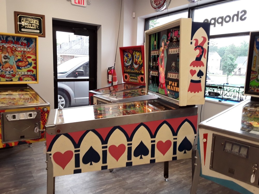 Pat Hand Pinball Machine by Williams