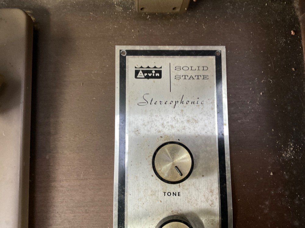 ANTIQUE ARVIN STEREO INSIDE CABINET (MODEL: 77P18)