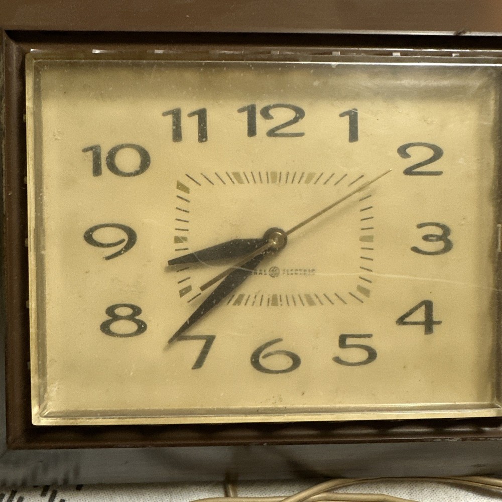 Vintage Retro GE Wall Clock Wood Pattern Border Plastic Model 2139 5x8