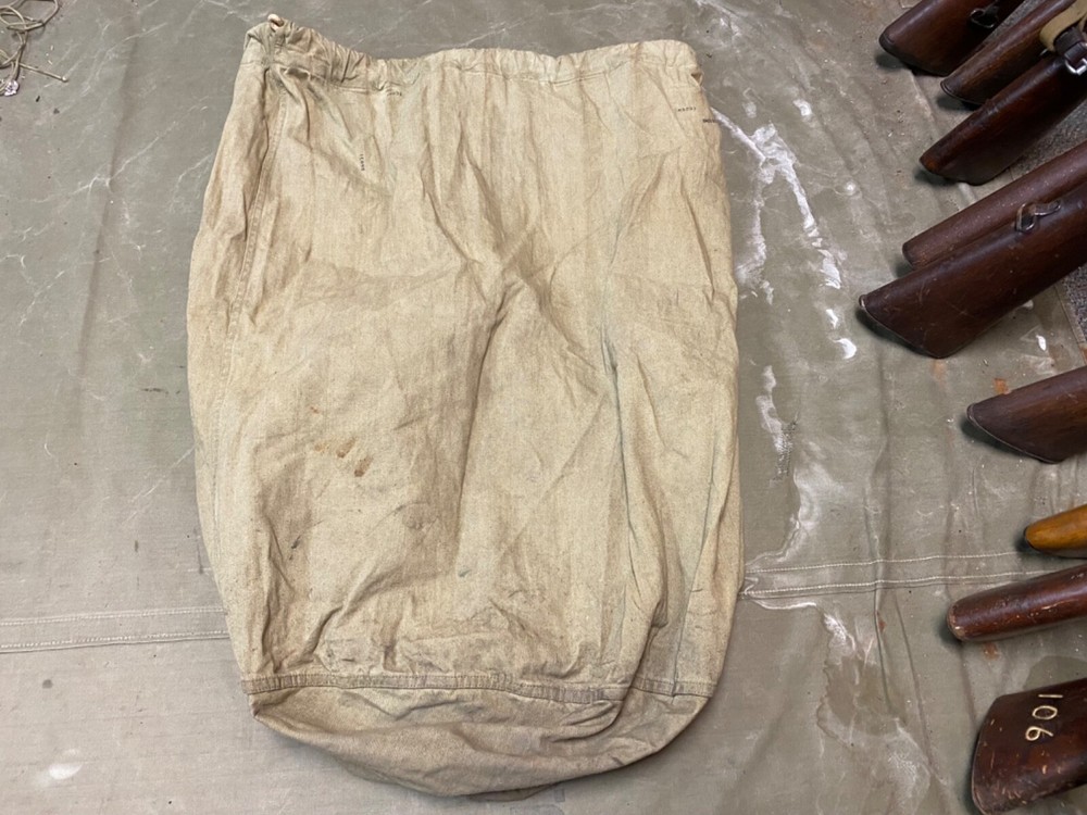 ORIGINAL WWII US ARMY INFANTRY BARRACKS LAUNDRY CARRY BAG- KHAKI,