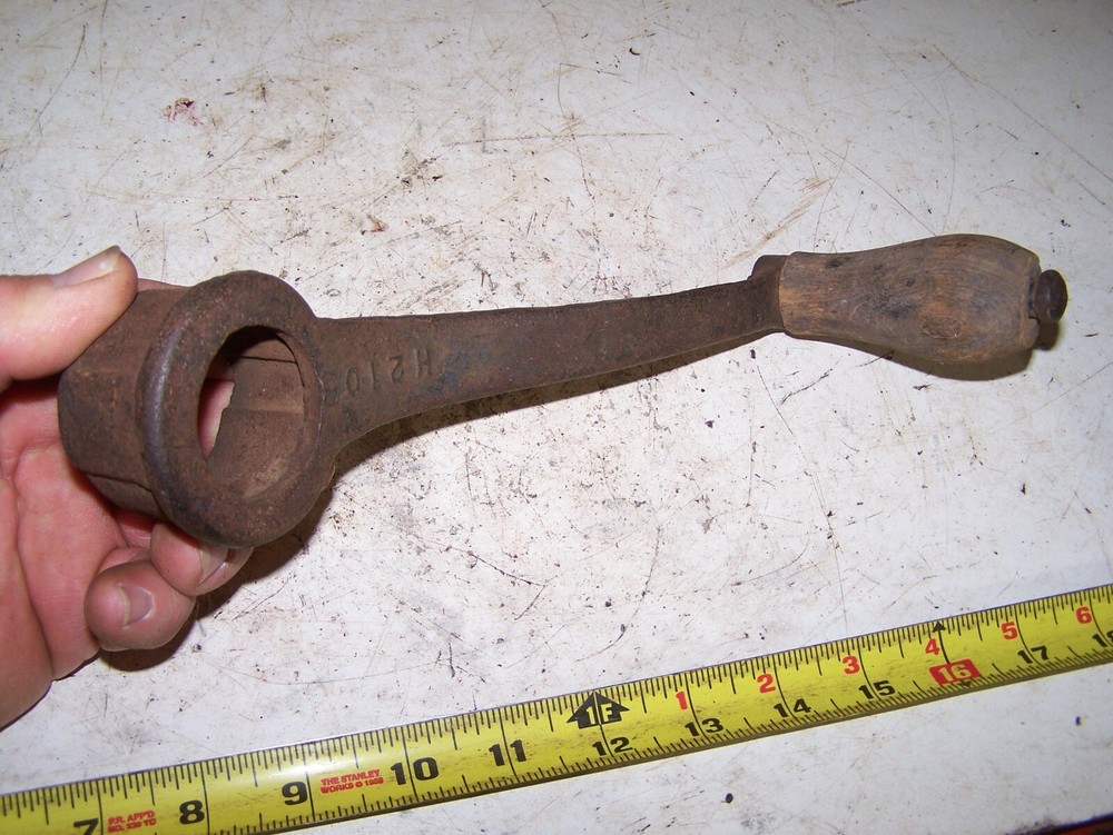 Cast Iron Crank Handle Corn Sheller Grinder Roller Farm Implement 1 5/8" Shaft