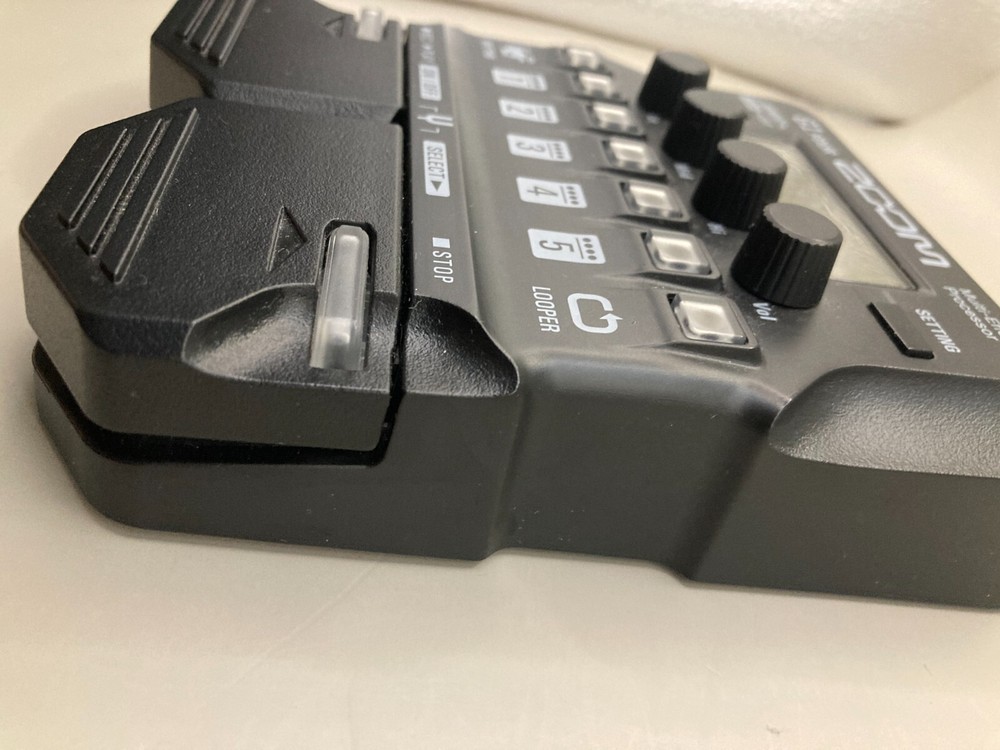 ZOOM G1 FOUR Multi-Effects Guitar Processor Pedal with Box - Used