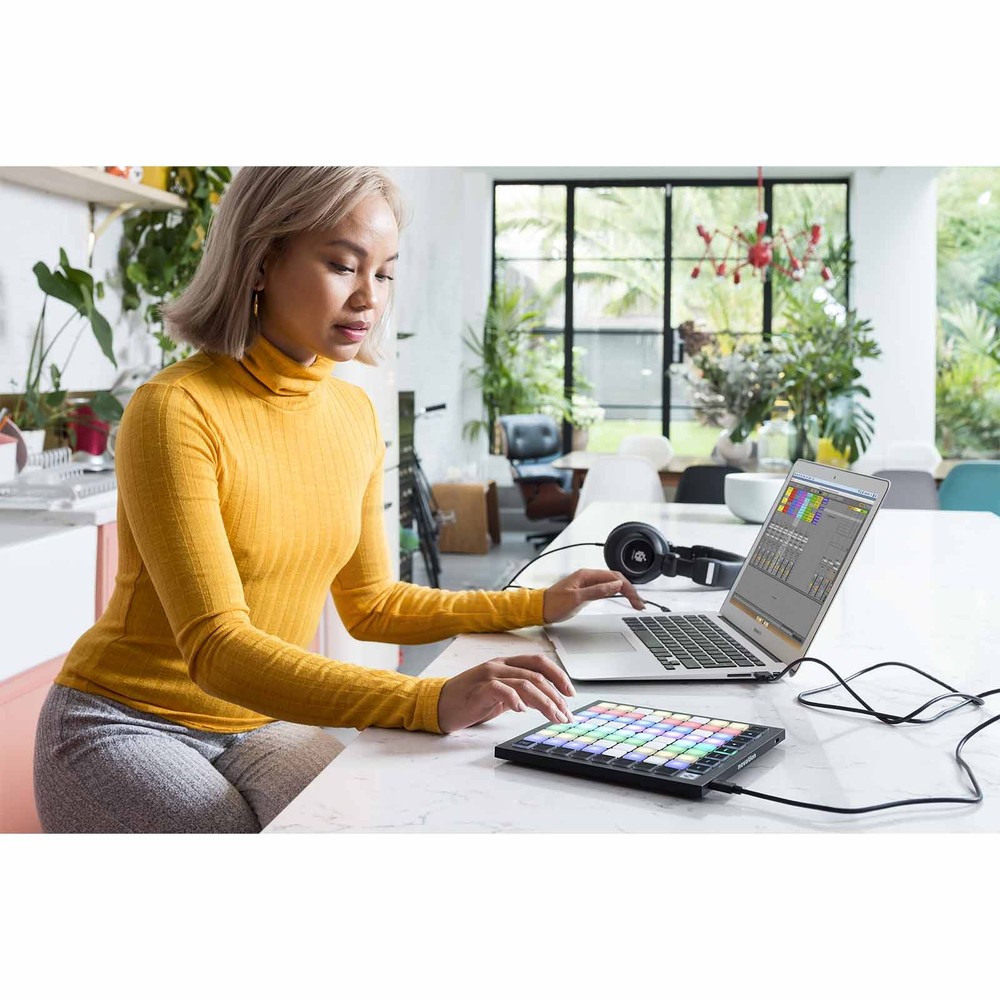 Novation Launchpad Mini MK3 Audio Grid Controller for Ableton Live w Case