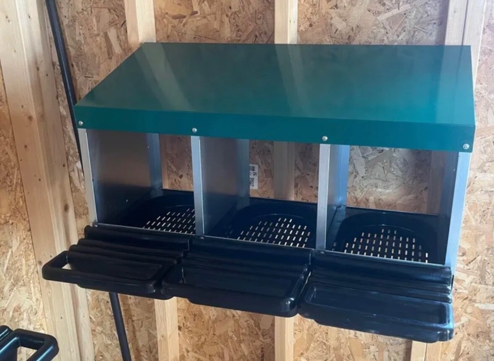 3 Hole Chicken Nesting Boxes Metal Chicken Egg Laying Nest Box with Perch