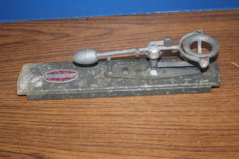 Vintage Metal Reliable Egg Scale