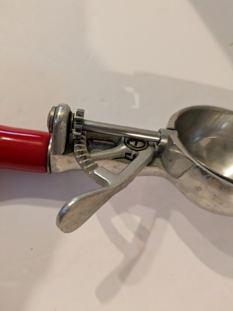 Peerless Red Plastic Handled Ice Cream Scoop With Original Box