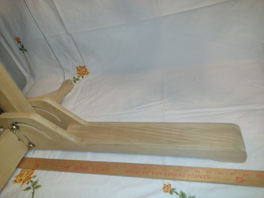 Quality Grace Hoop 2 Solid Wood Quilting/Needlework Hoop Stand.