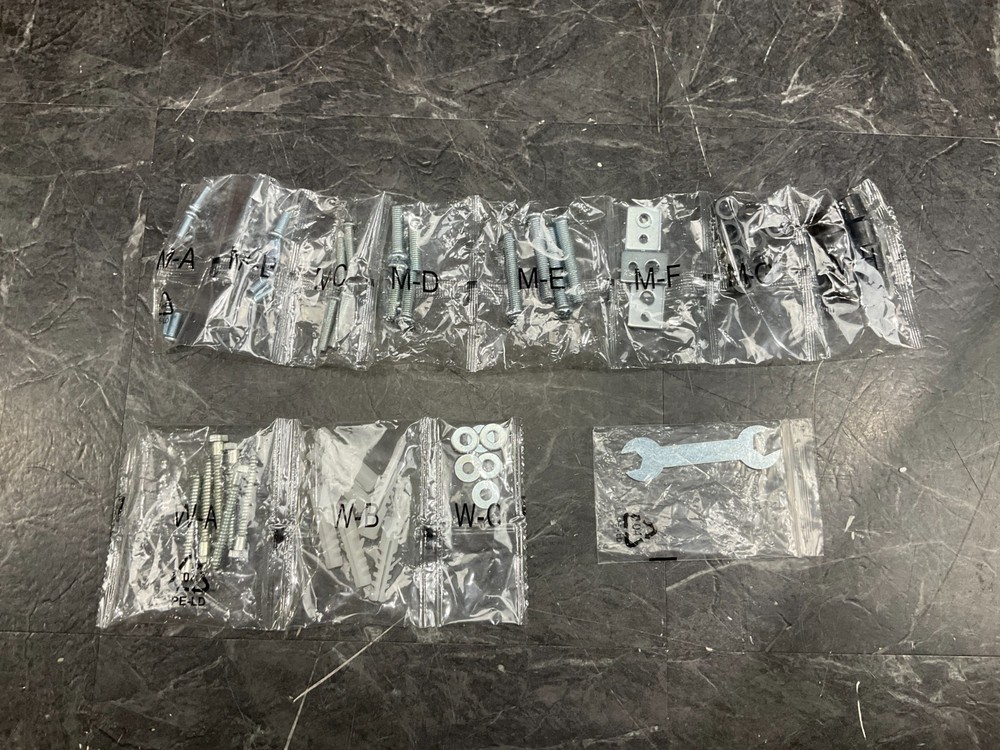 Manhattan Universal Basic LCD Full Motion Wall Mount Black 461351 ✨❤️✨