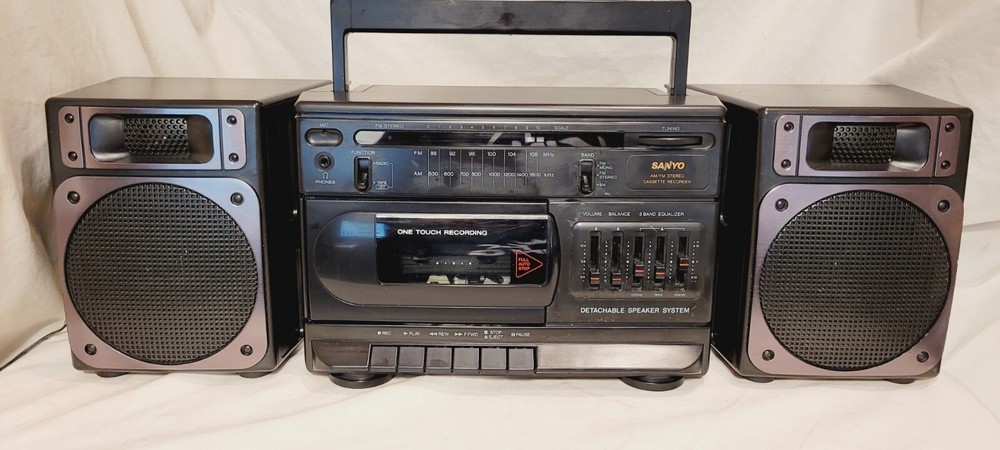 sanyo M9721  boombox FULLY FUNCTIONAL