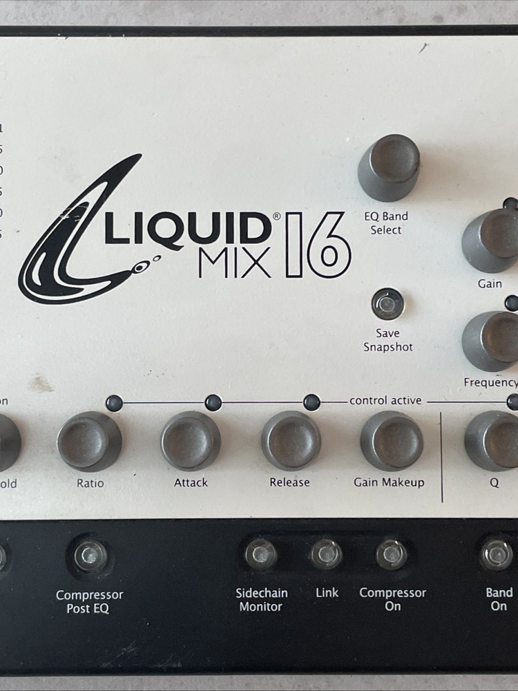FOCUSRITE LIQUID MIX 16 FIREWIRE MIXER COMPRESSION EQ EMULATION POWERS ON