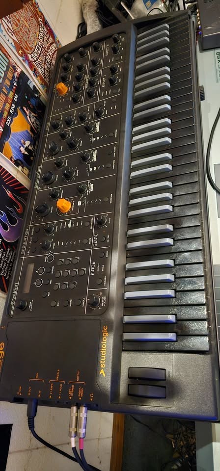 Studiologic Sledge 2.0 Analog Synthesizer (Black Edition)