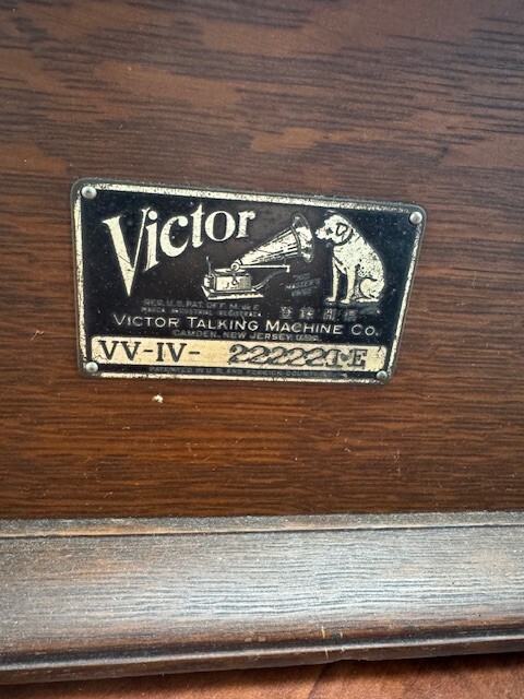 Antique Victor Talking Machine VV-IV Phonograph - Tested & Working! + Records