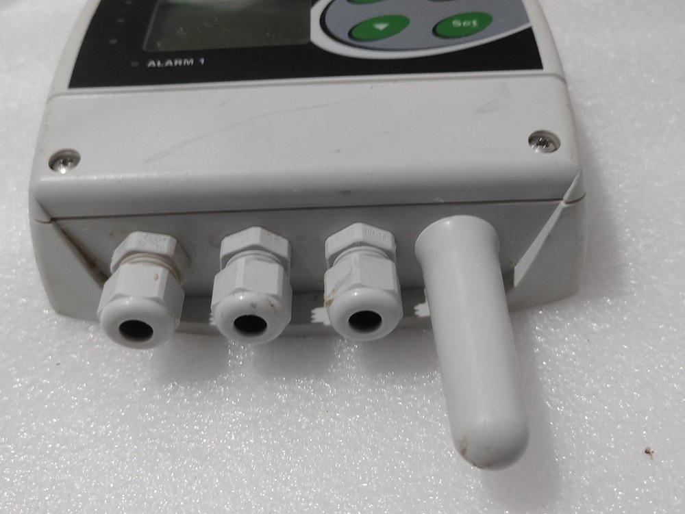 Comet H0430 temperature transmitter and controller