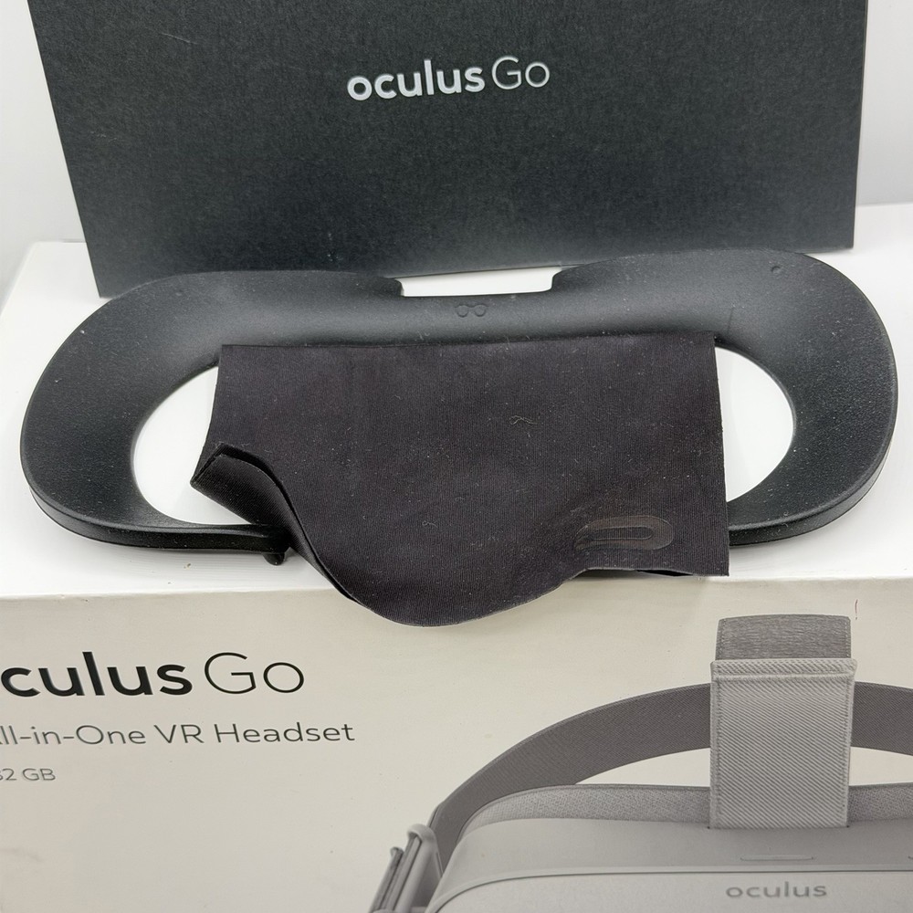 Oculus Go Virtual Reality Headset 32GB Standalone VR Headset Complete In Box