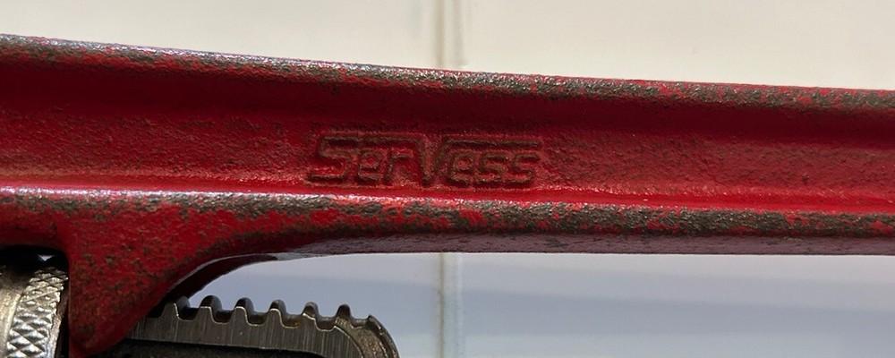 VINTAGE SERVESS 10" PIPE WRENCH